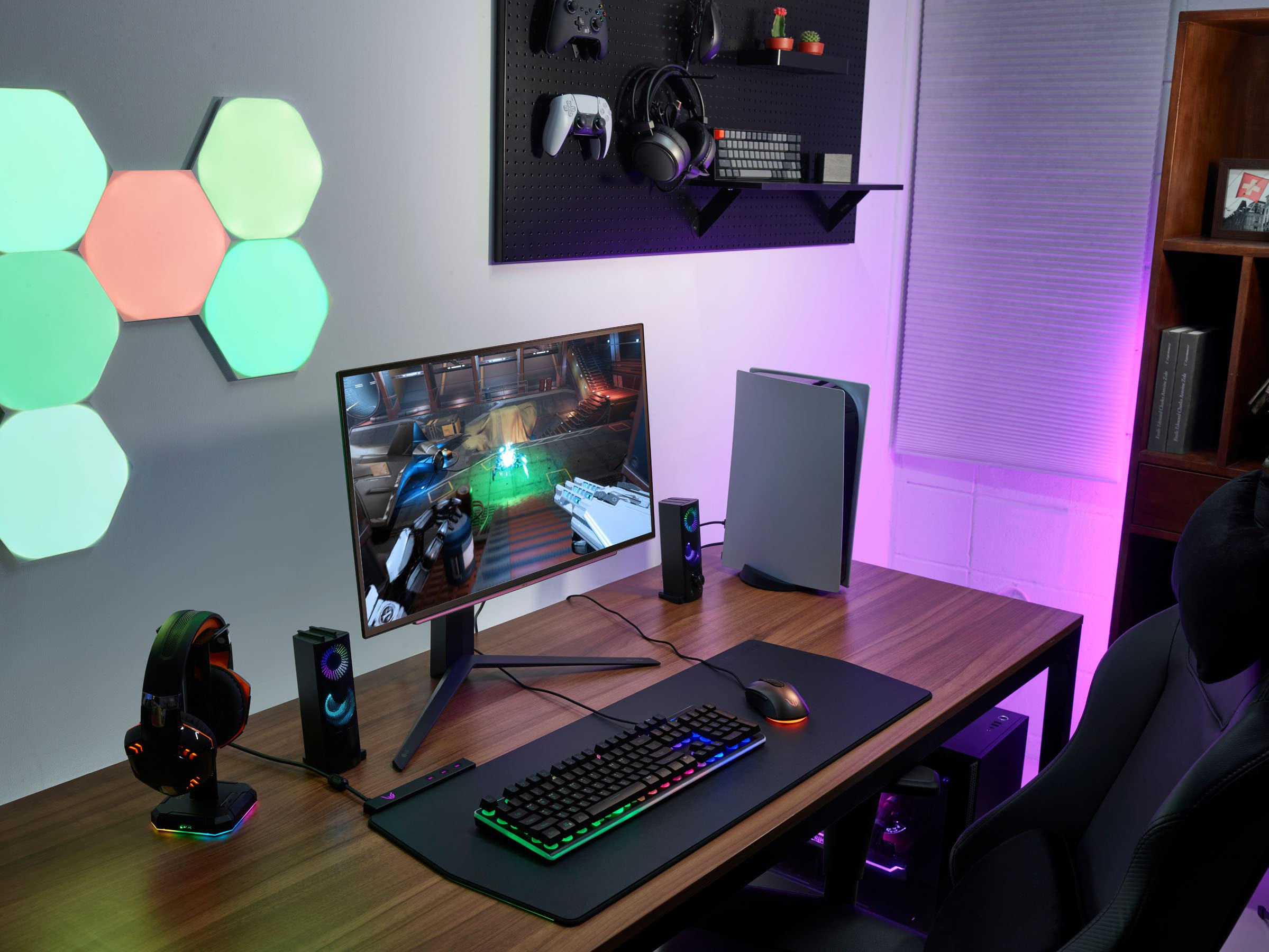 LG UltraGear 27GR95QE - 27 inch OLED Gaming Monitor